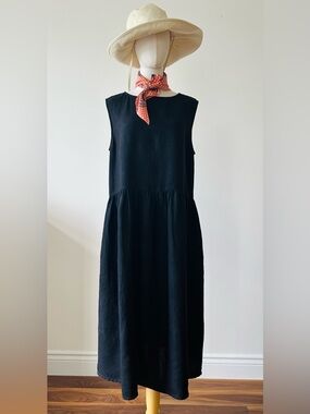 Menique black linen dress Medium